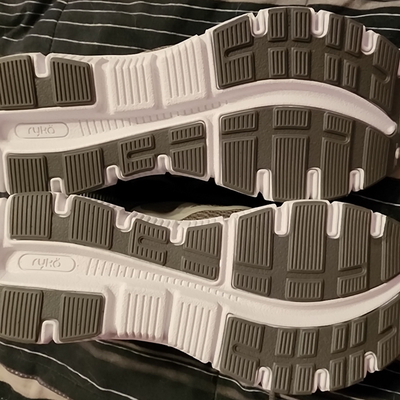 Ryka athletic shoes, size 11 - Picture 3 of 4